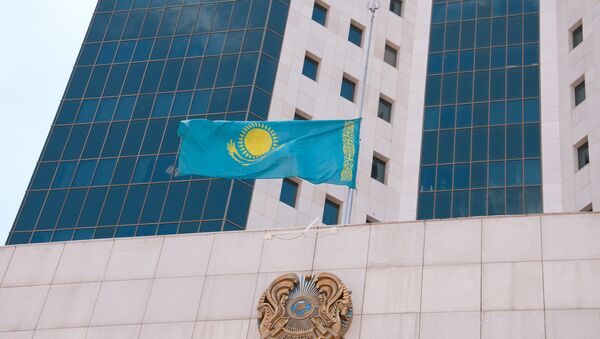 Приспущенный флаг в связи с трауром в Казахстане, архивное фото - Sputnik Казахстан