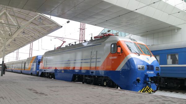 Архивное фото пассажирского поезда - Sputnik Қазақстан