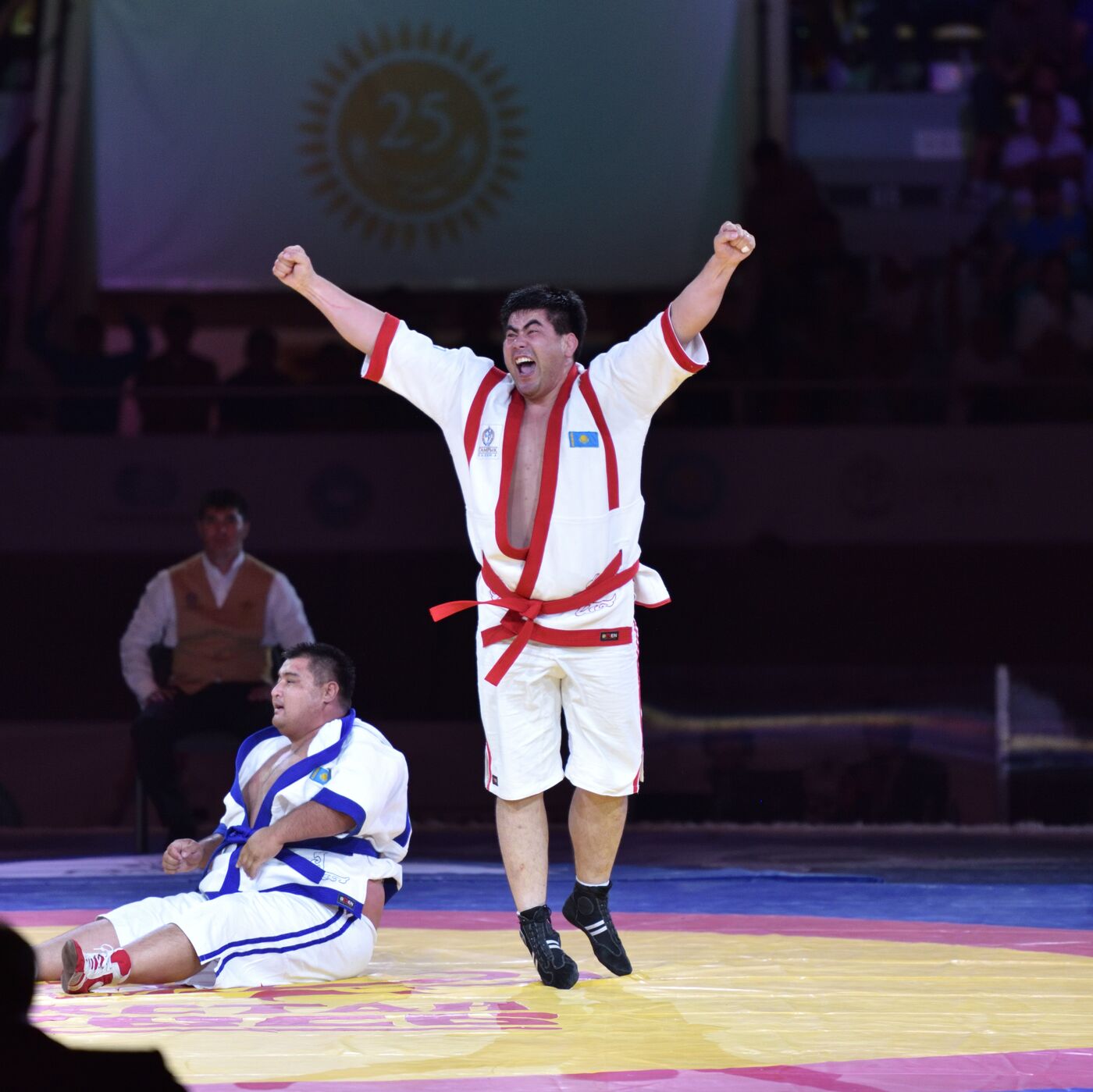 Жасмин Джеймс порно онлайн