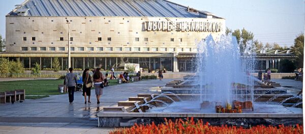 Дворец целинников. Целиноград, архивное фото Дворец целинников. Целиноград, архивное фото - Sputnik Казахстан