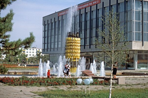 Дворец молодежи в Целинограде - Sputnik Казахстан