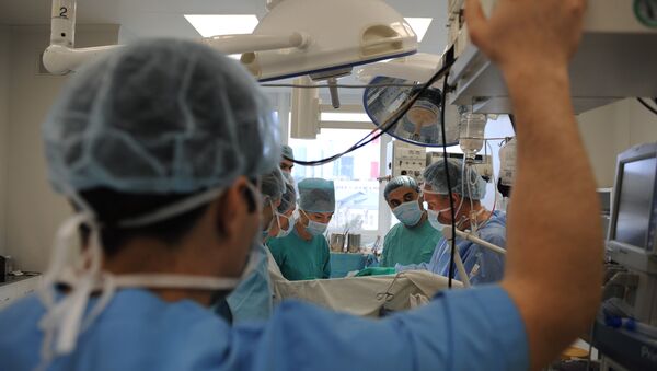 Архивное фото во время хирургической операции - Sputnik Казахстан