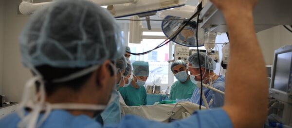 Архивное фото во время хирургической операции - Sputnik Казахстан