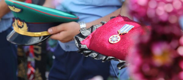 Архивное фото награждения медалью Архивное фото награждения медалью - Sputnik Казахстан