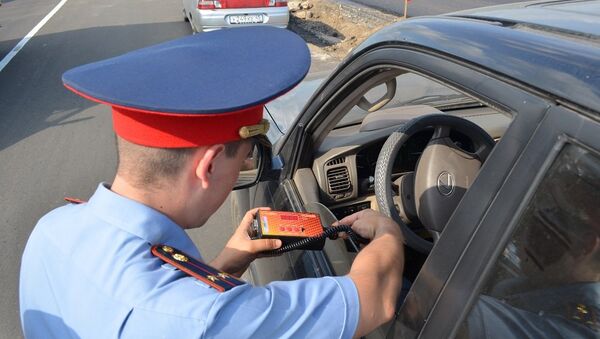 POS-терминал у дорожного полицейского в Петропавловске - Sputnik Казахстан