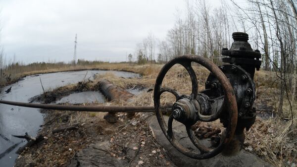 Вентиль на старом нефтепроводе, архивное фото - Sputnik Казахстан