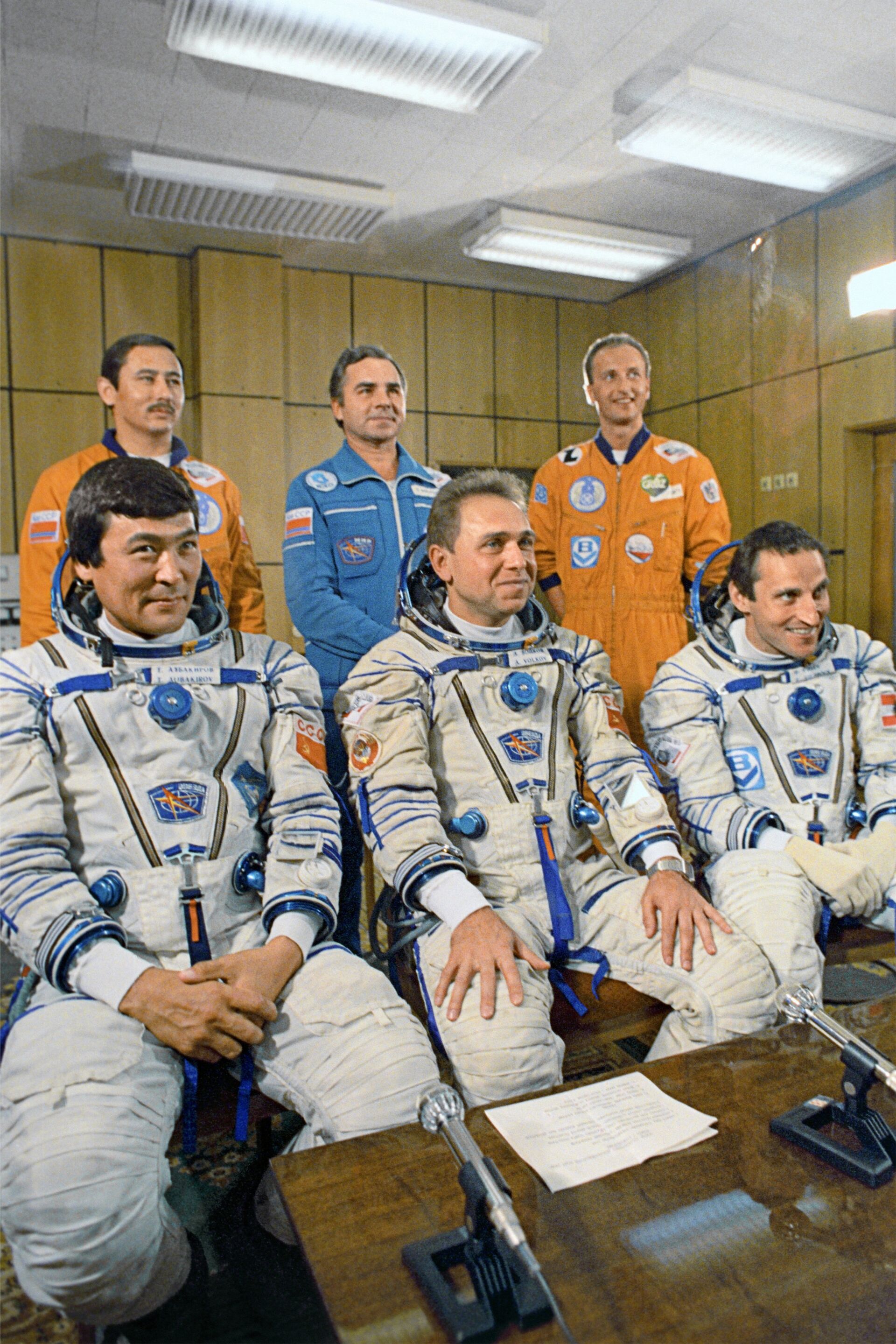 Члены международного экипажа космического корабля Союз ТМ-13 - Sputnik Казахстан, 1920, 11.04.2022