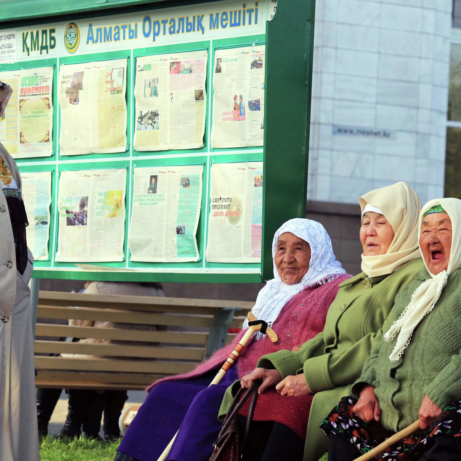 Пенсия в казахстане в каком возрасте. Пенсионеры Казахстана. Женщины Казахстана. Пенсионный Возраст в Казахстане 2024. Пенсионный Возраст в Казахстане в 2024 году.