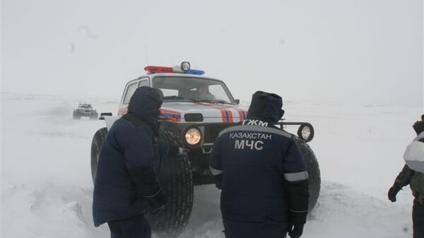 Снег, эвакуация людей - Sputnik Казахстан