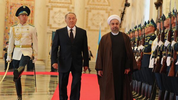 Президент Казахстана Нурсултан Назарбаев с главой Ирана Хасаном Рухани - Sputnik Казахстан
