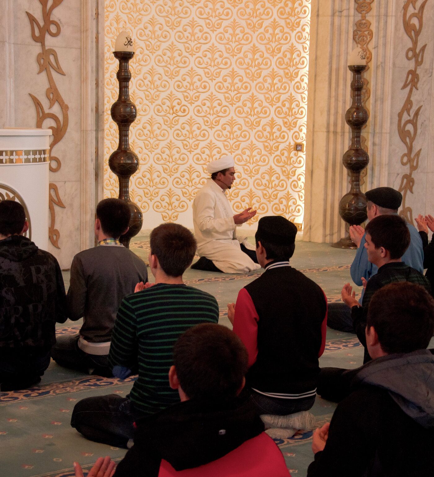 Қара әйел веб-камерада мастурбация жасайды