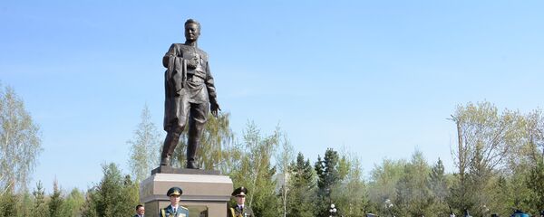 Мәлік Ғабдуллинге ескерткіш Мәлік Ғабдуллинге ескерткіш - Sputnik Қазақстан