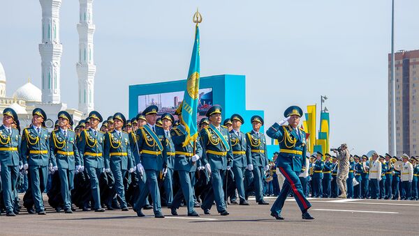 Архивное фото военного парада в столице - Sputnik Казахстан