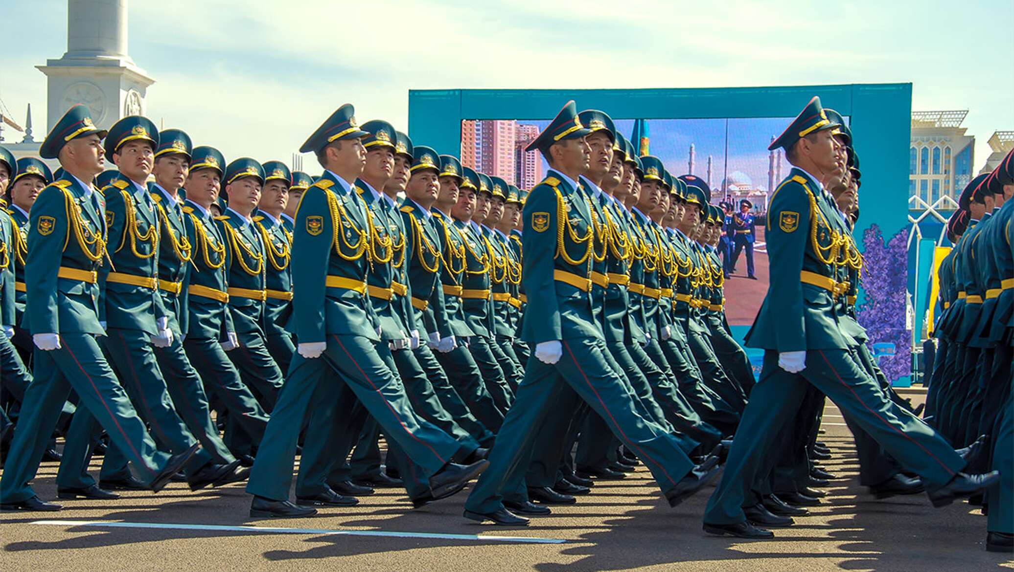 Маи казахстана. Парад в Казахстане. Военный парад Казахстан. Парад Победы в Казахстане. Строевой шаг.