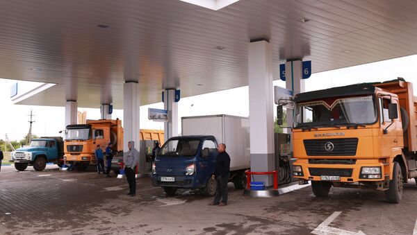 АЗС, машина, бензин, грузовик - Sputnik Казахстан