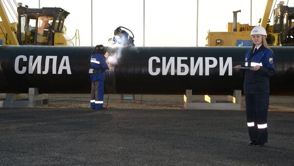 Сварка шва на церемонии соединения первого звена магистрального газопровода Сила Сибири - Sputnik Казахстан