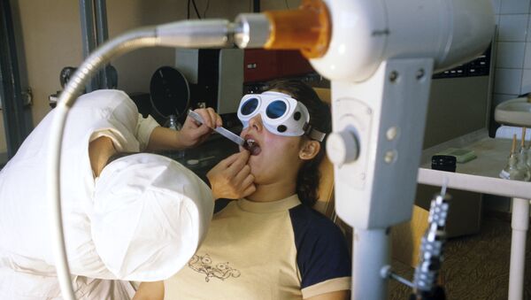 Лечение зубов с помощью лазера - Sputnik Казахстан