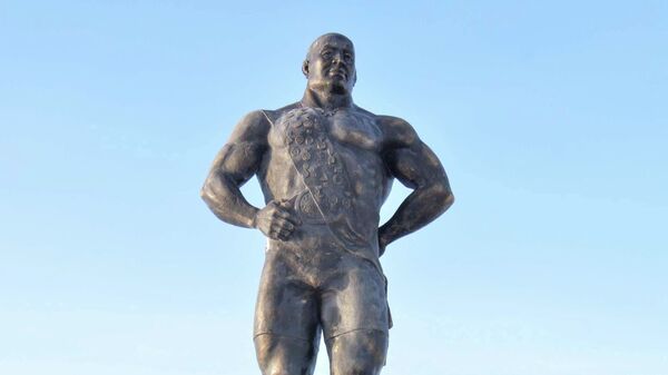 Памятник Кажымукану Мунайтпасову в Акмолинской области - рекадр - Sputnik Казахстан
