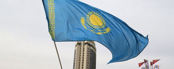 Қазақстан туын ұстаған алматылықтар - Sputnik Қазақстан