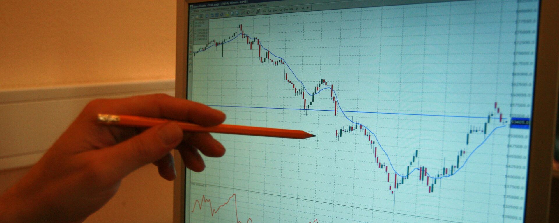 Архивное фото монитора компьютера в биржевом офисе - Sputnik Казахстан, 1920, 14.12.2025