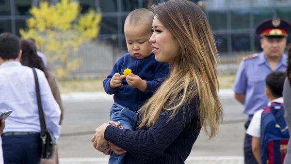 Мать с ребенком - Sputnik Казахстан