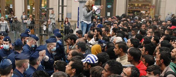 Беженцы на вокзале Келети в Будапеште Беженцы на вокзале Келети в Будапеште - Sputnik Казахстан