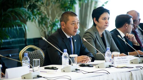 Аскар Мусинов и Гульшара Абдыкаликова на переговорах сирийской оппозиции в Астане - Sputnik Казахстан